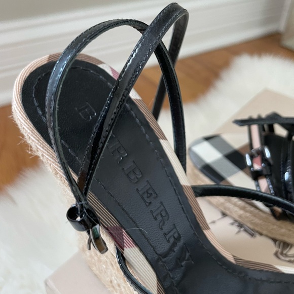 BURBERRY
Nova Check Espadrille Wedge Sandals 39 - Picture 13 of 13